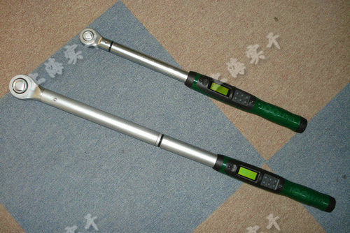 連接電腦數(shù)顯扭力扳手圖片
